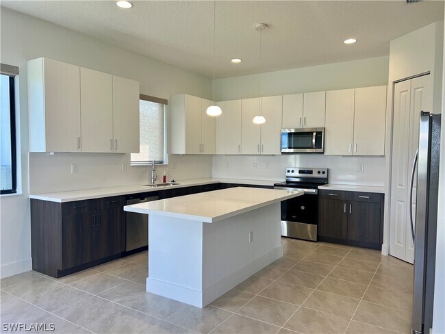 Building Photo - 5114 Panella Ave