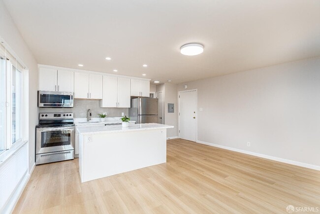 Building Photo - 646 Corbett Ave