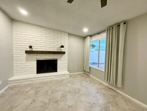 Building Photo - 1150 E Alameda Dr