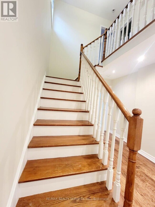 Building Photo - 15 Chipmunk Crescent