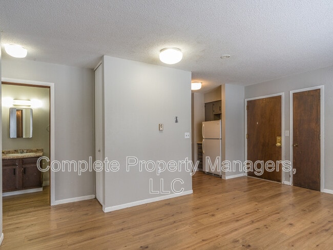 Building Photo - 302 Franke St