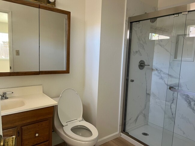 Master Bedroom Bath - 2888 Whittington Dr