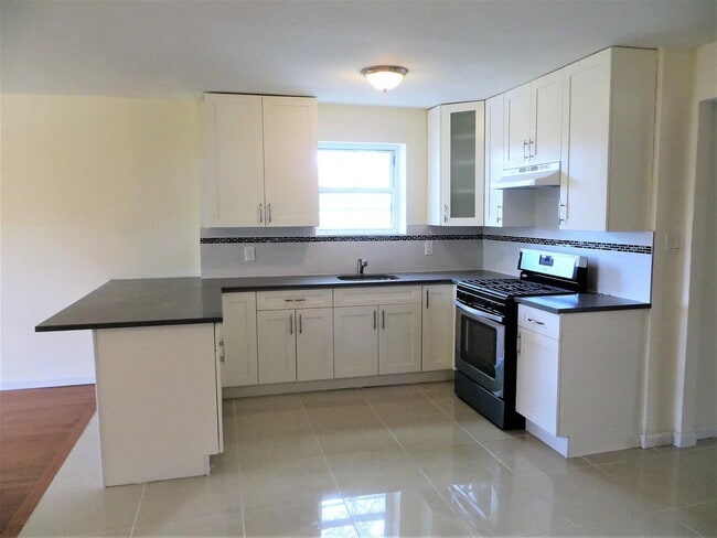 Building Photo - 3521 Tiemann Ave