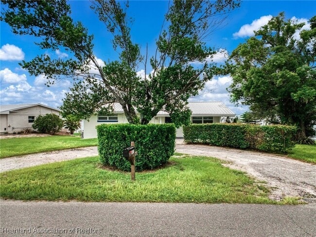 Building Photo - 403 Lake Lotela Dr