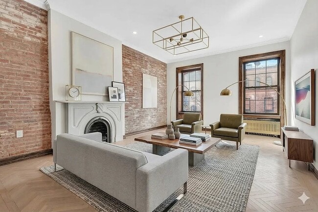 Building Photo - 121 E 37th St