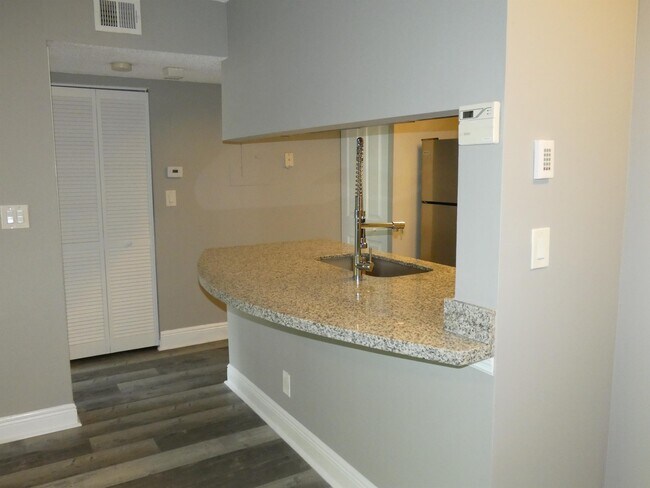 Foto del edificio - 5740 Rock Island Rd