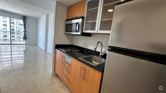 Building Photo - 1750 N Bayshore Dr