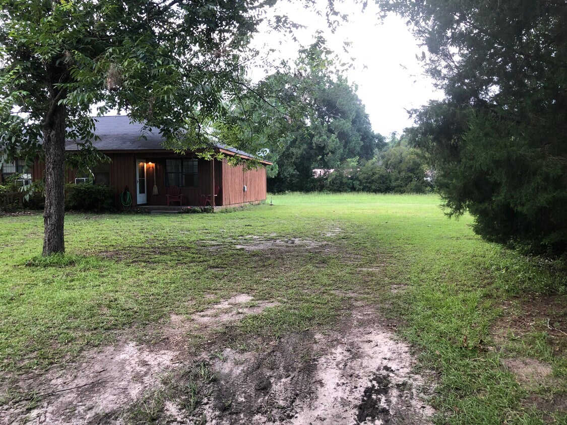 Primary Photo - 305 E Lee St