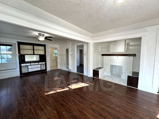 Building Photo - 4007 1/2-4425 1/2 S Van Ness Ave