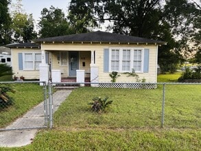Building Photo - 102 E Fort Worth St