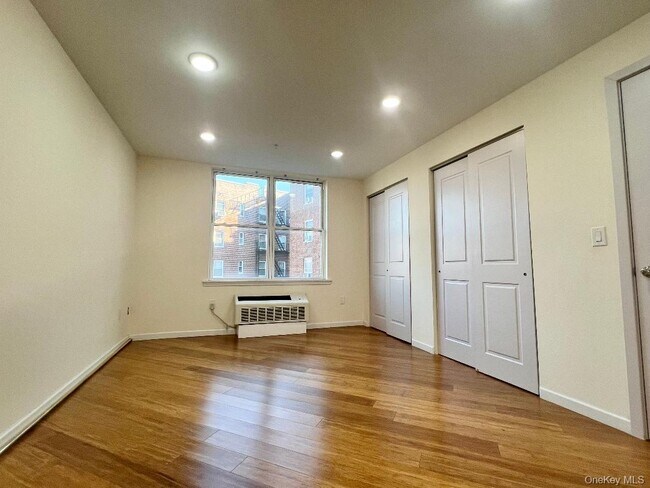 Foto del edificio - 55 S Middle Neck Rd