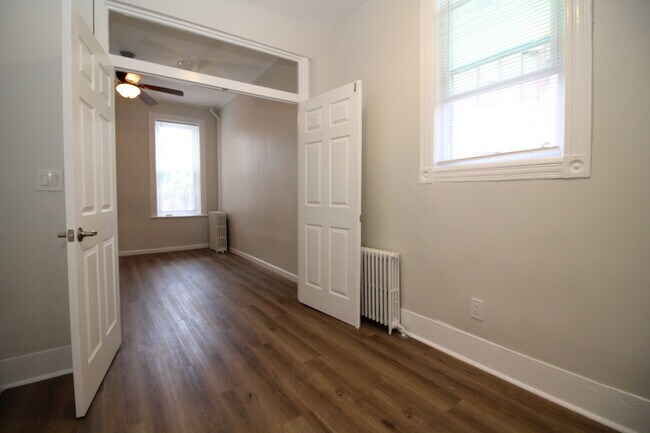 Building Photo - 115 Maple St