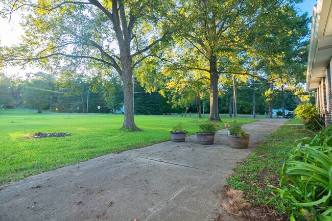 Foto del edificio - 6311 Woodberry Ln