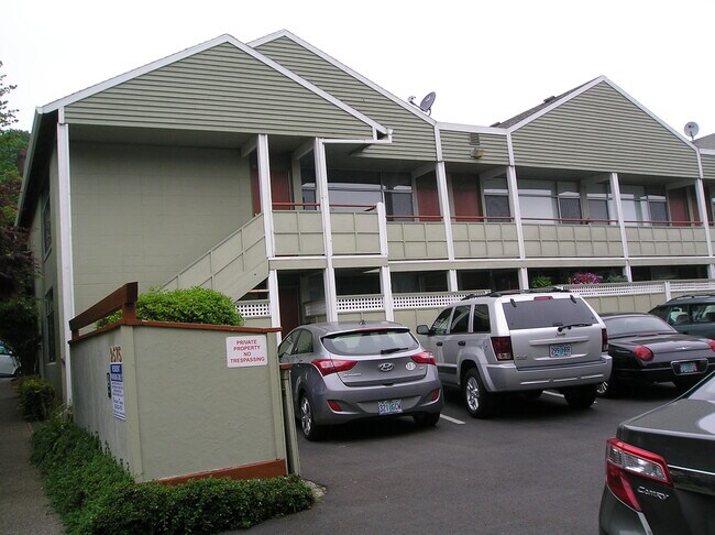 Marshall House Apartments. - 2575 NW Marshall St