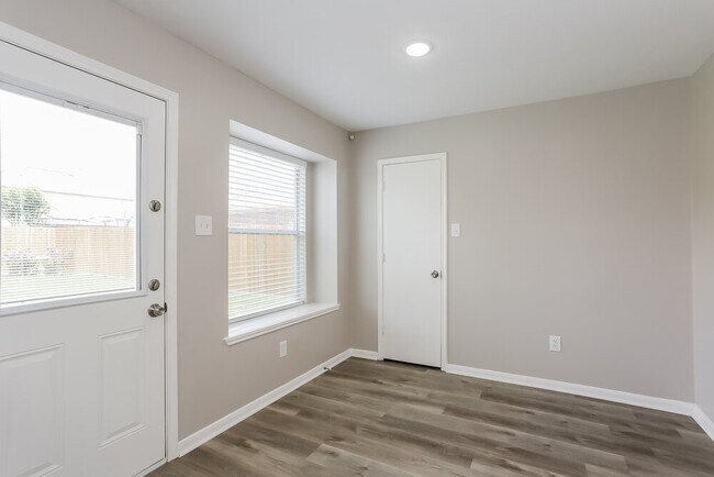Foto del edificio - 2431 Fox River Ln