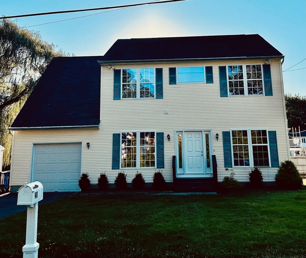 Primary Photo - 40 Marlin Dr