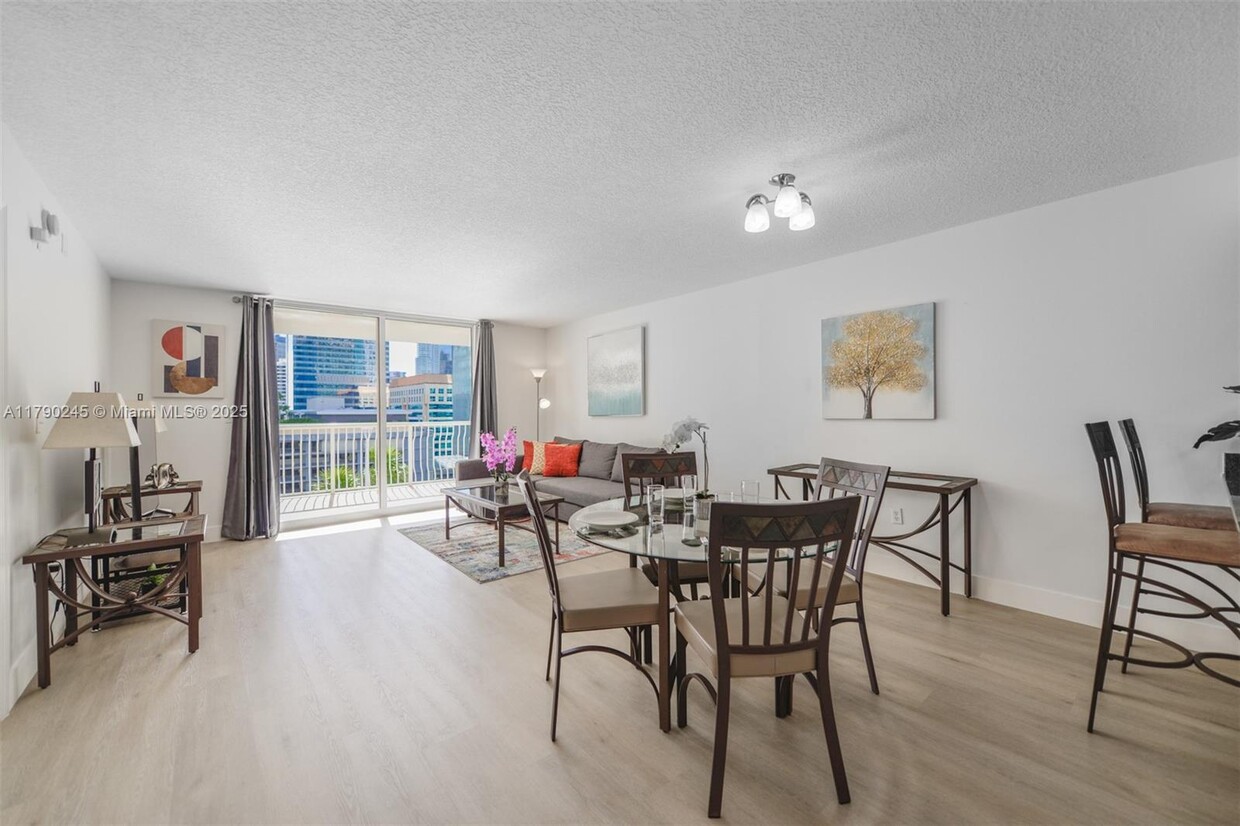 Foto principal - 1200 Brickell Bay Dr