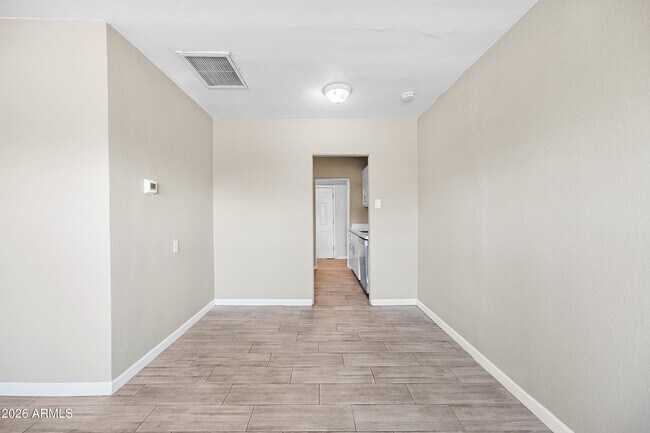 Building Photo - 907 N 22nd Pl