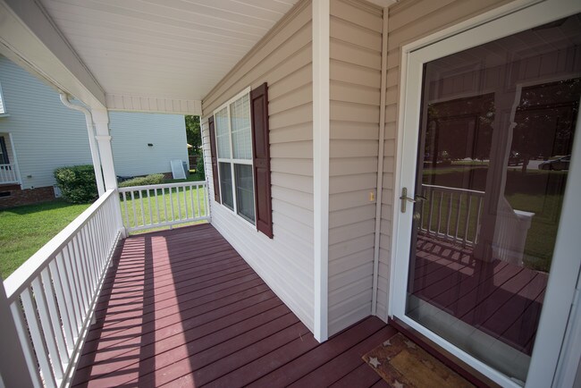Building Photo - 135 Kimeo Way