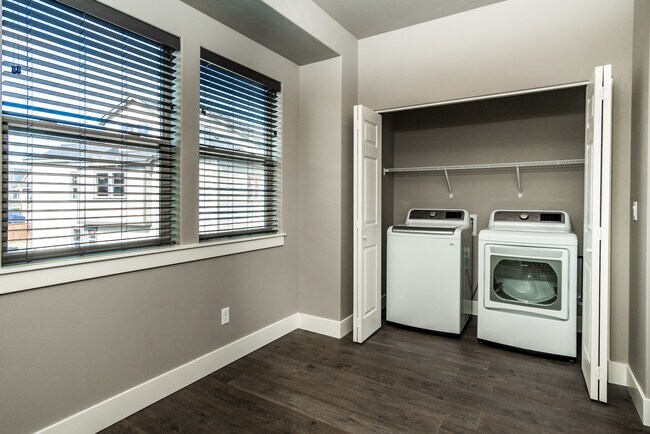 Foto del edificio - 20500 Empire Ave