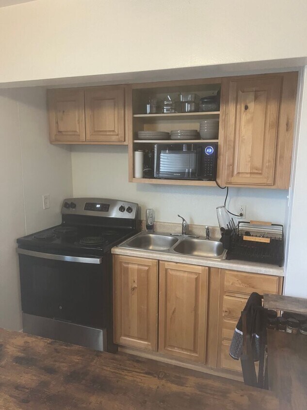 Foto principal - Price drop to $1095 a month - limited time...