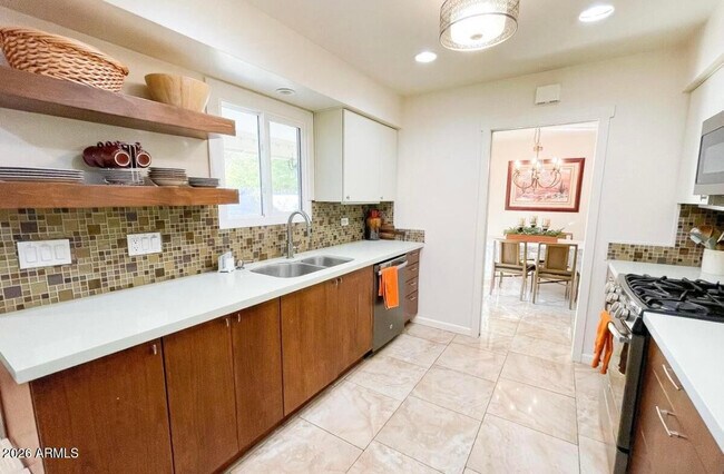 Building Photo - 1255 E Riviera Dr