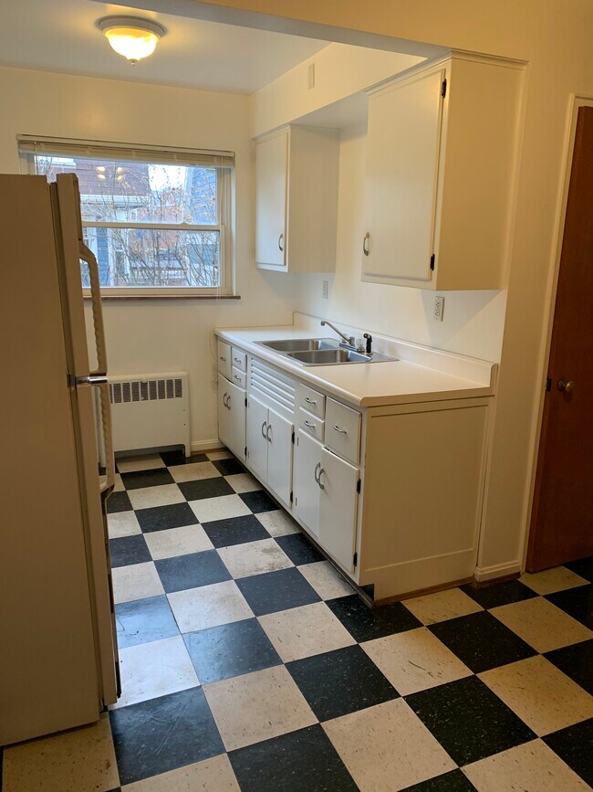 Kitchen - 3012 Parkview Ave