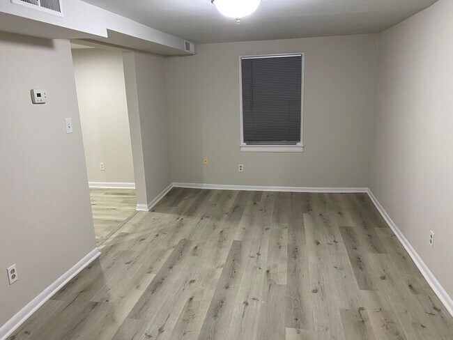 Foto del edificio - 563 Pennington Ave