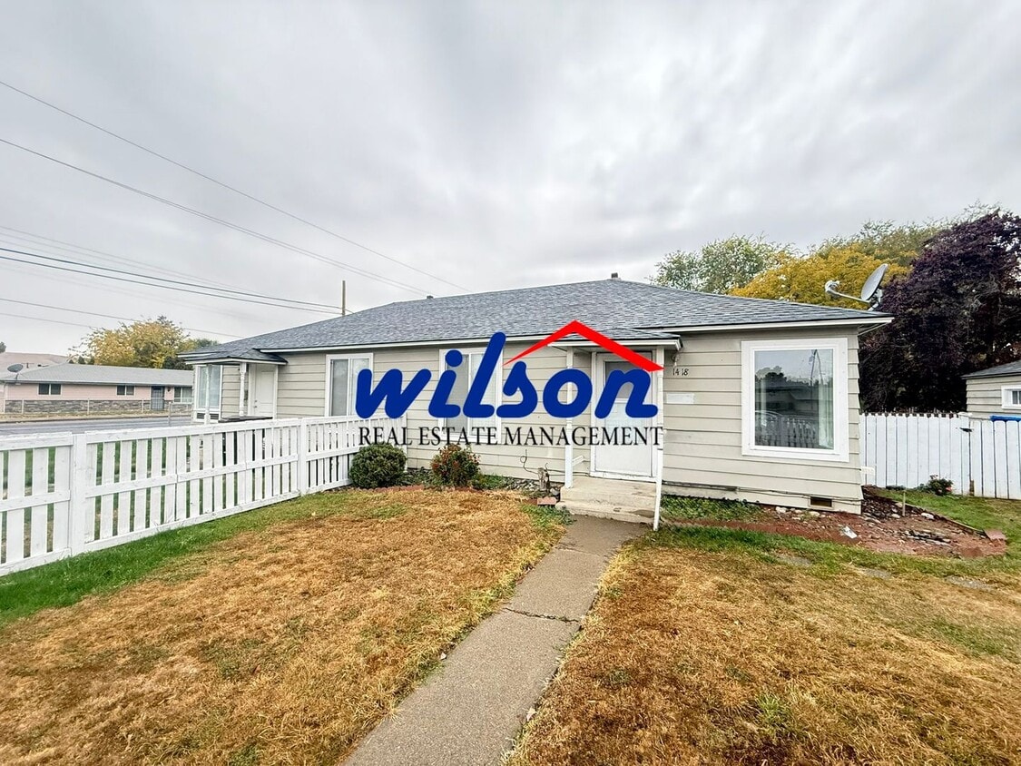 Primary Photo - 1420-1420 Queen Ave