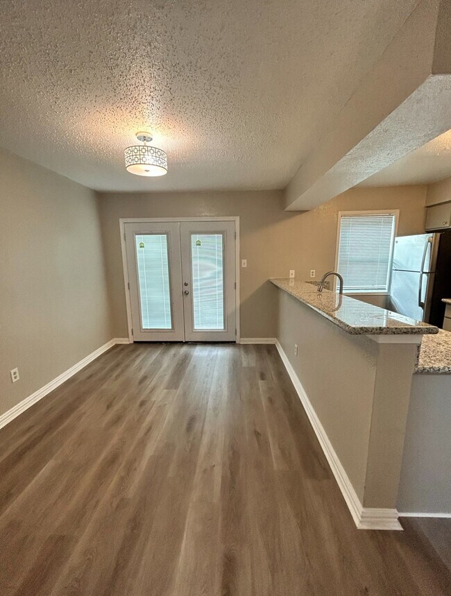 Foto del edificio - 3901 Woodchase Dr