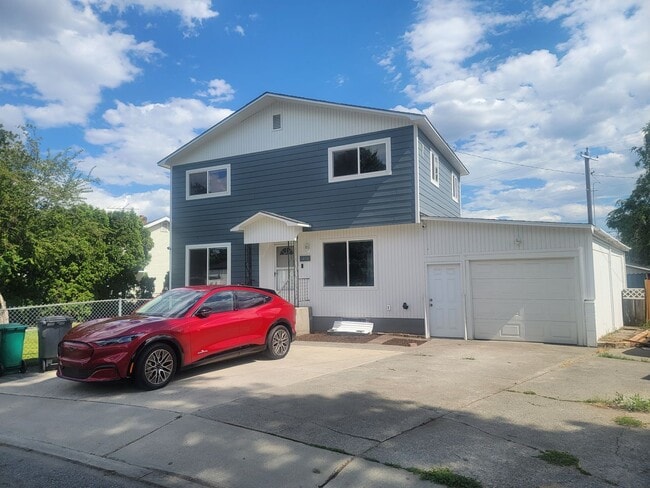 Foto del edificio - Beautiful 3-Bedroom Home - EV Charger - Pet Friendly