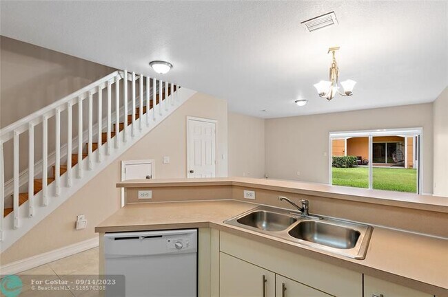 Building Photo - 491 St Tropez Ln