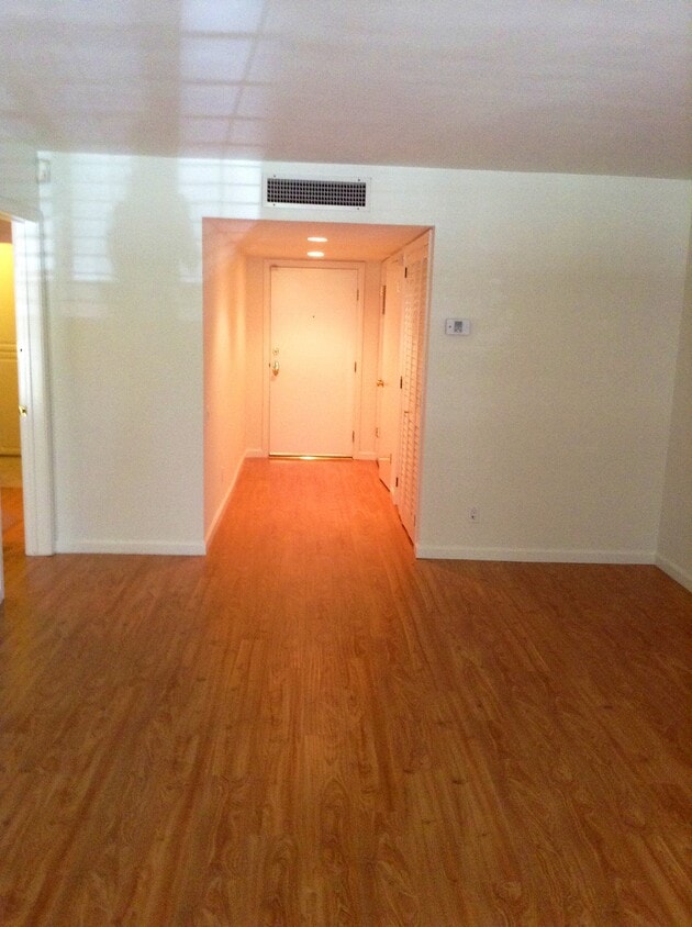 Building Photo - 2301 S Beverly Glen Blvd