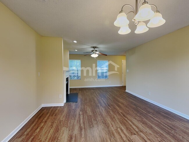 Foto del edificio - 1208 Scarlett Dr