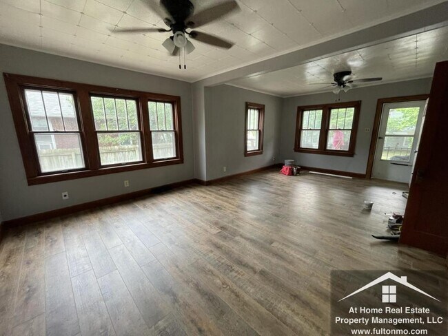 Building Photo - 716 Grand Avenue