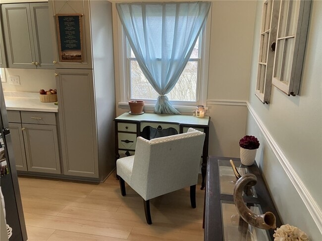 Building Photo - 340 N Park Dr