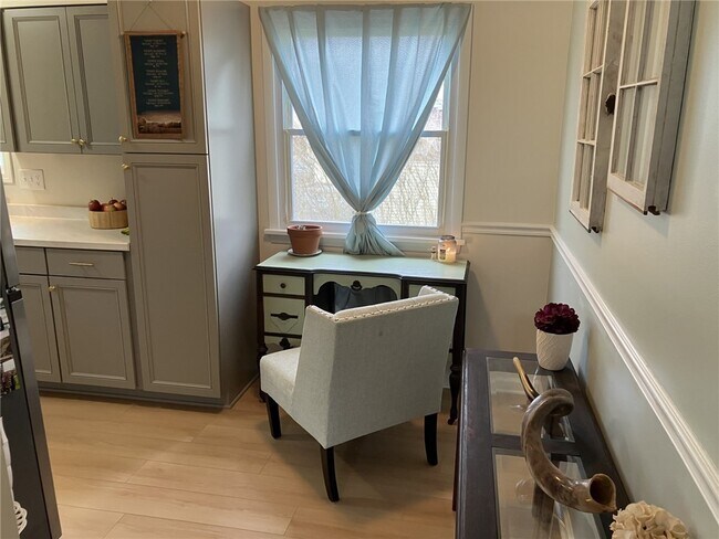 Foto del edificio - 340 N Park Dr