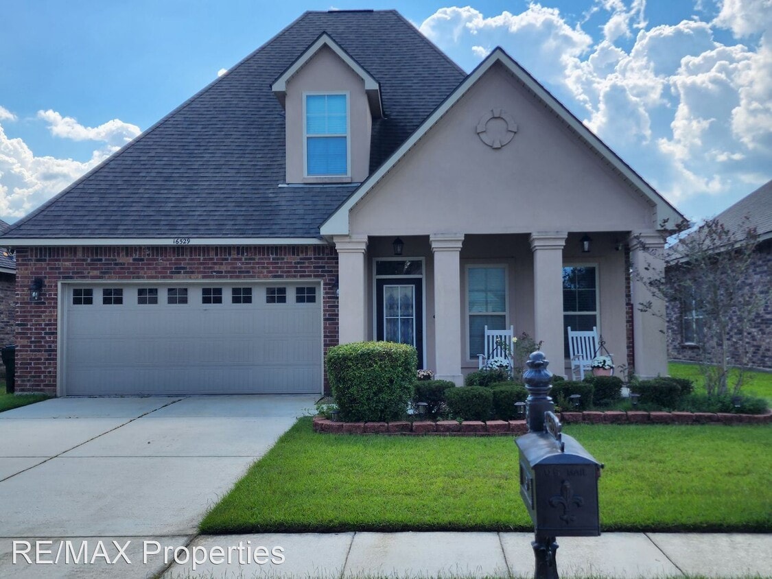 4 br, 3 bath House 16529 Gallion Drive House Rental in Prairieville, LA