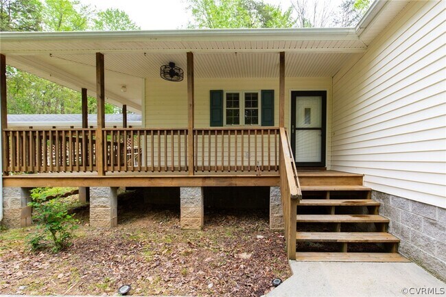 Building Photo - 96 Pine Ct