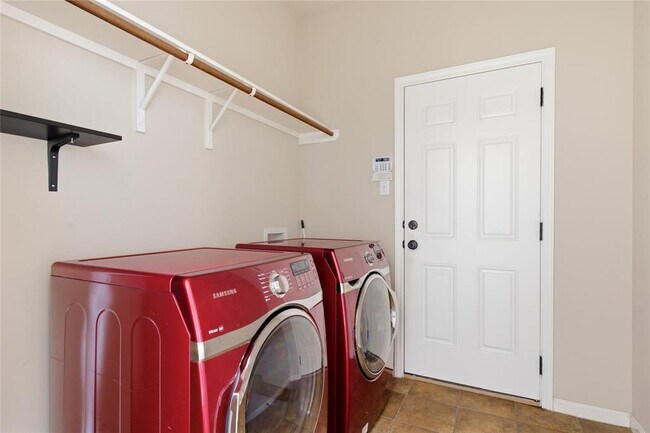 Foto del edificio - 216 Great Cir Cove