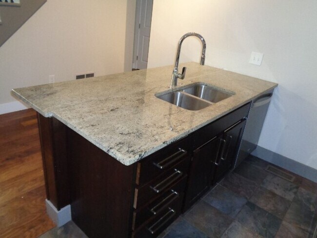 Foto del edificio - 2360 Indiana Ave  (43202)  ( OSU for 8-15-...