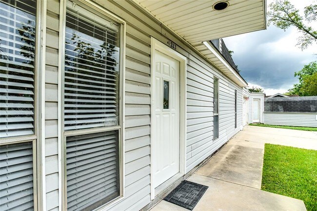 Foto del edificio - 14319 Henry Rd