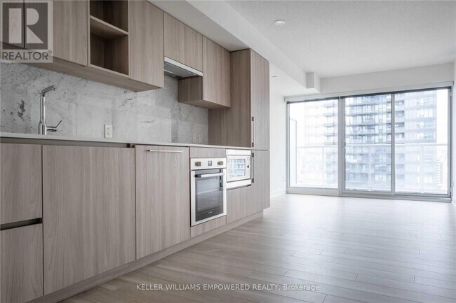 Photo du bâtiment - 17 Bathurst St