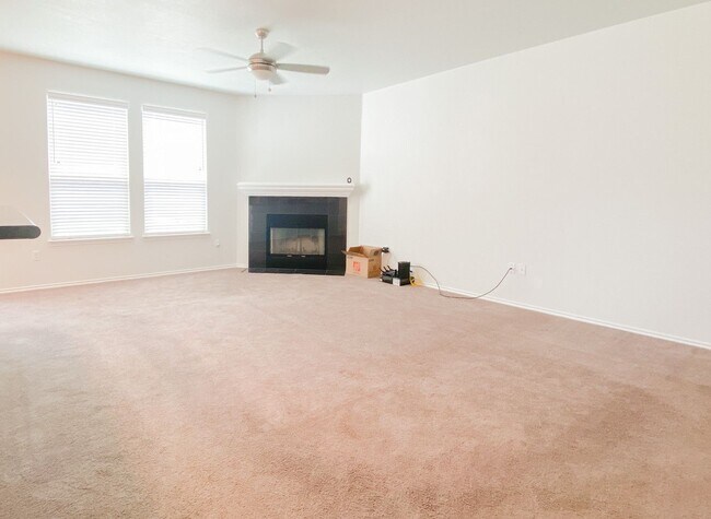 Foto del edificio - Beautiful 5 BR / 2.5 BA Home for Rent in A...