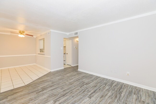 Building Photo - Country Club Manor