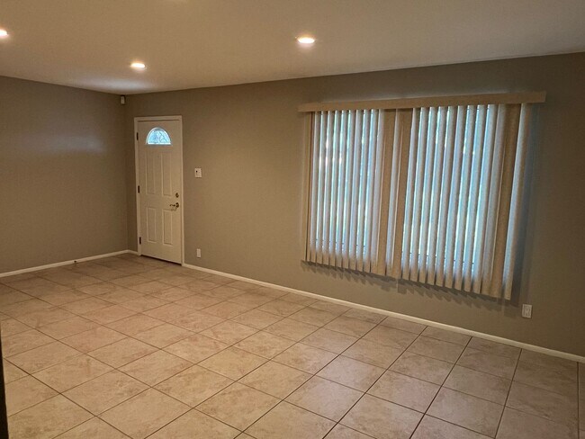 Building Photo - 3 bedroom home in Tempe