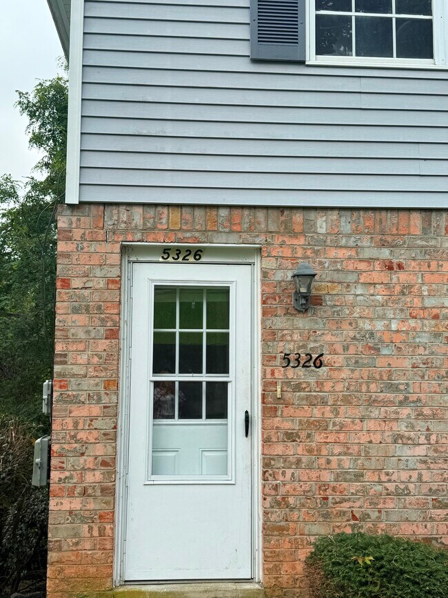 Building Photo - 5326 Carolyn Cir