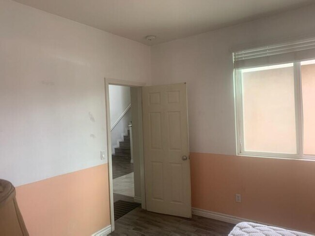 Building Photo - 1125 Cambridge Ct