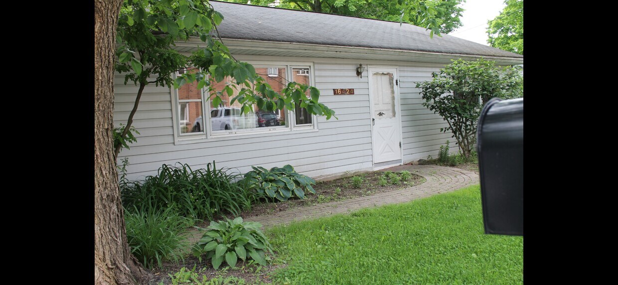 16424 Oak St, Chagrin Falls, OH 44022 Townhome Rentals in Chagrin