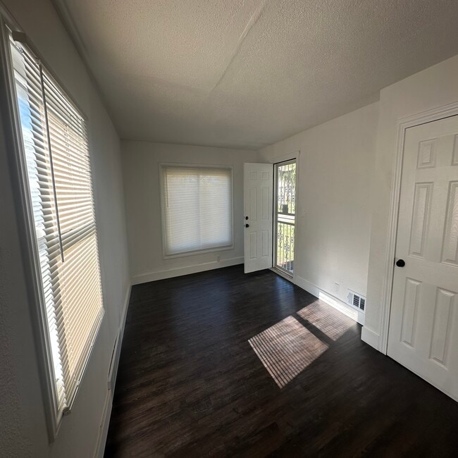 Building Photo - 5246 Maryland St